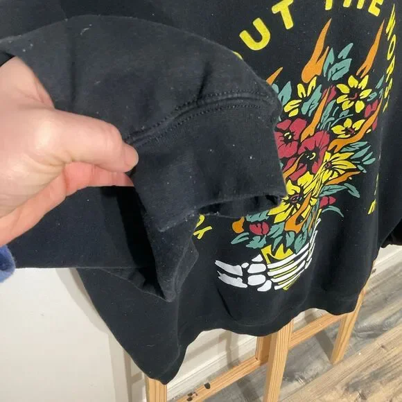 Black crewneck graphic sweater “you bring the worst out of me” size large - Picture 2 of 7